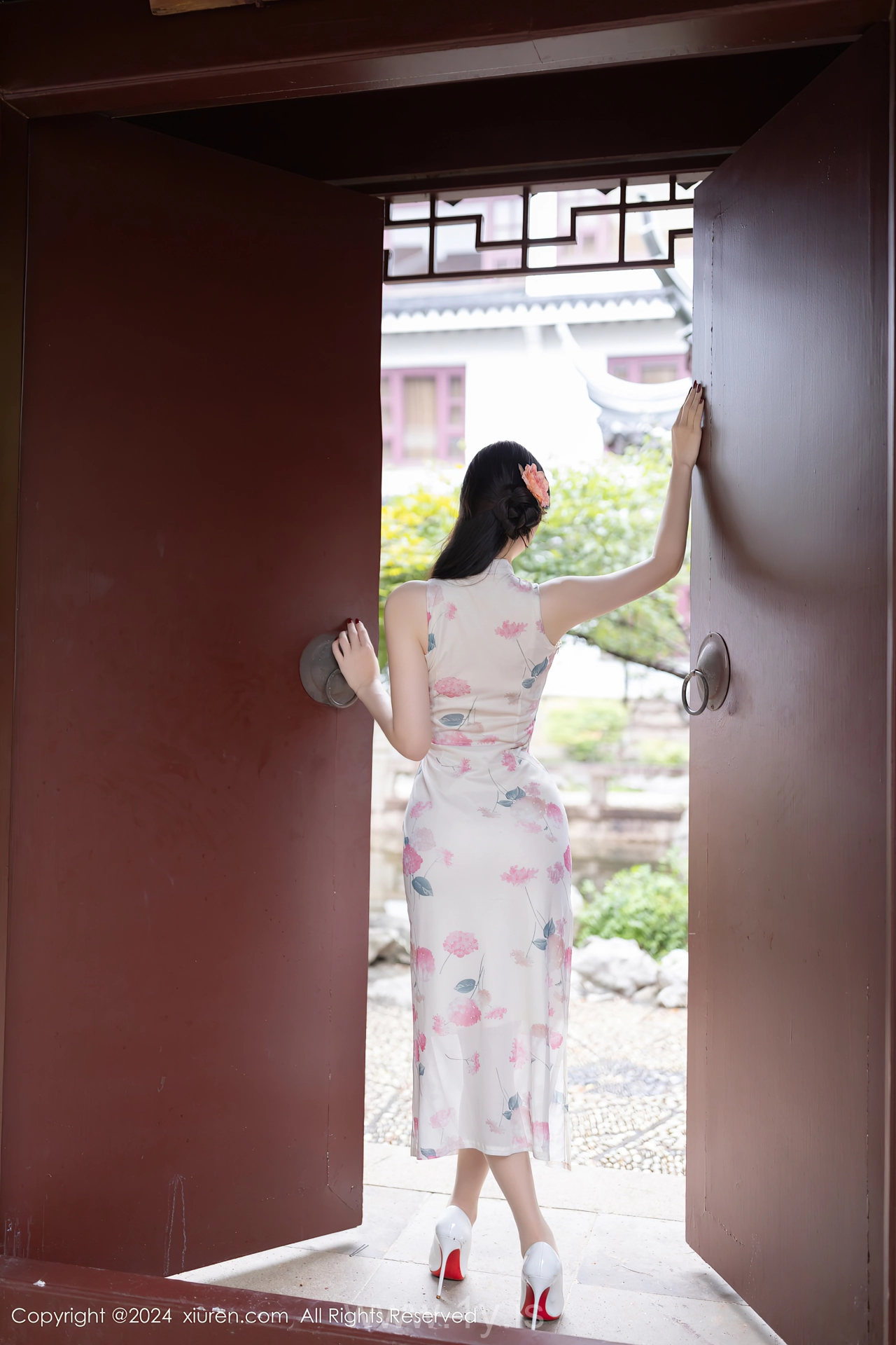 XIUREN(秀人网) No.9087 Seductive & Graceful Chinese Belle 小逗逗