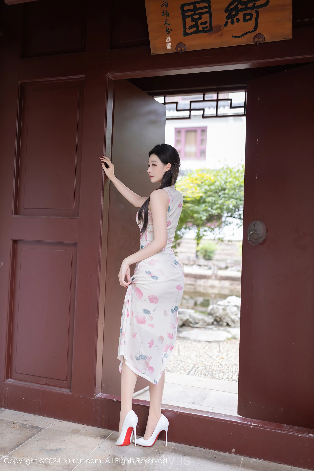 XIUREN(秀人网) No.9087 Seductive & Graceful Chinese Belle 小逗逗