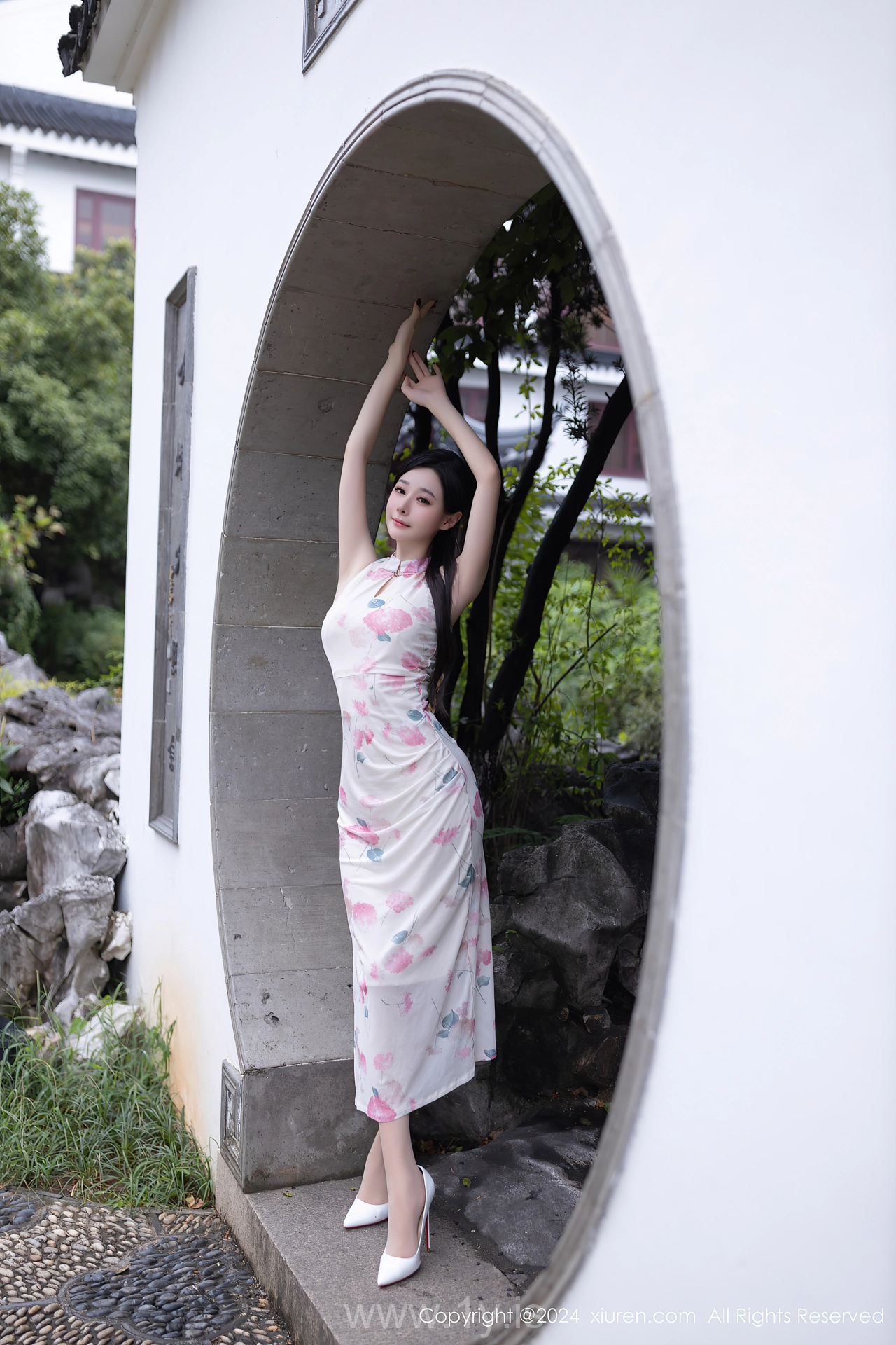 XIUREN(秀人网) No.9087 Seductive & Graceful Chinese Belle 小逗逗