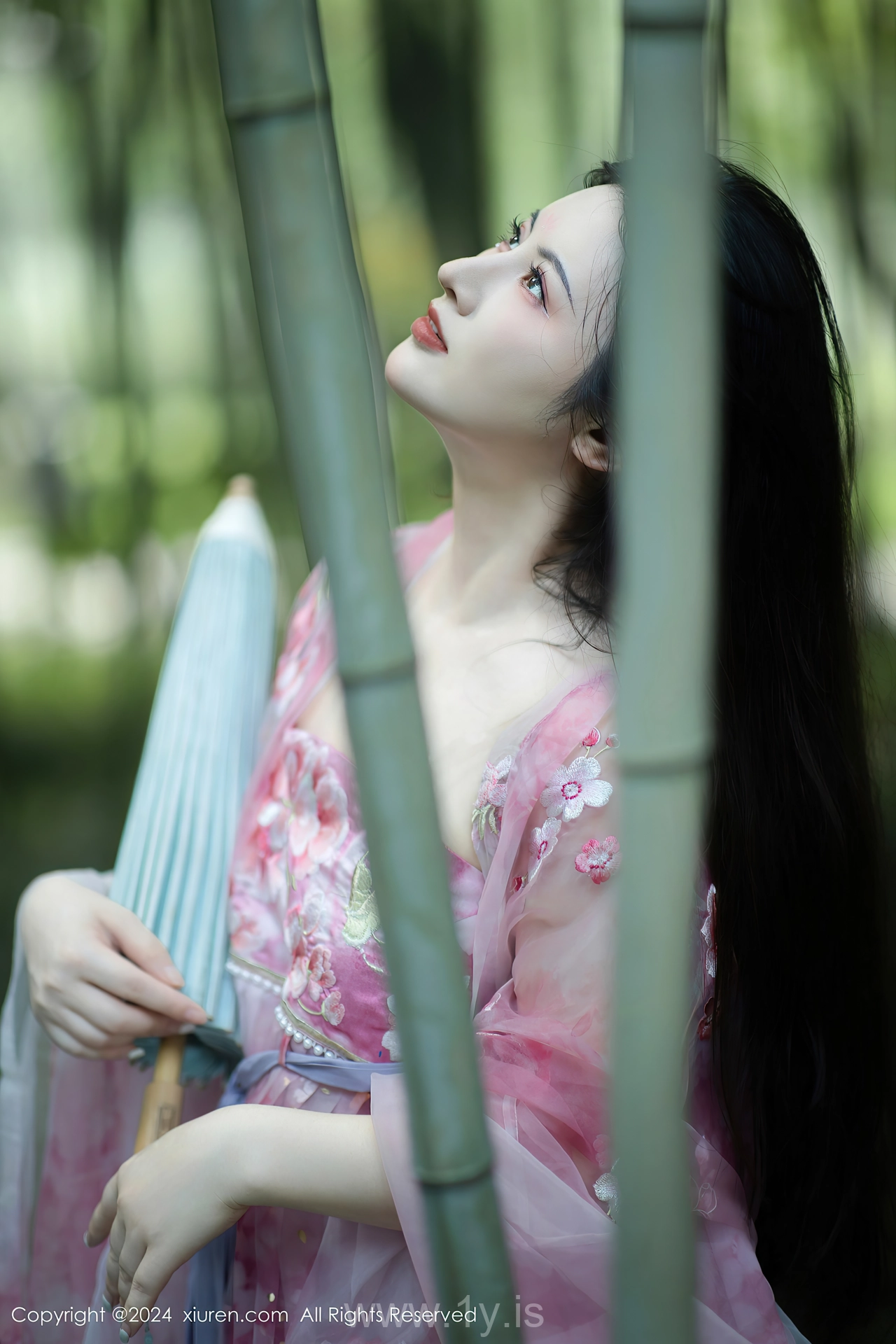 XIUREN(秀人网) No.9100 Extraordinary & Shimmering Asian Homebody Girl 诗诗kiki