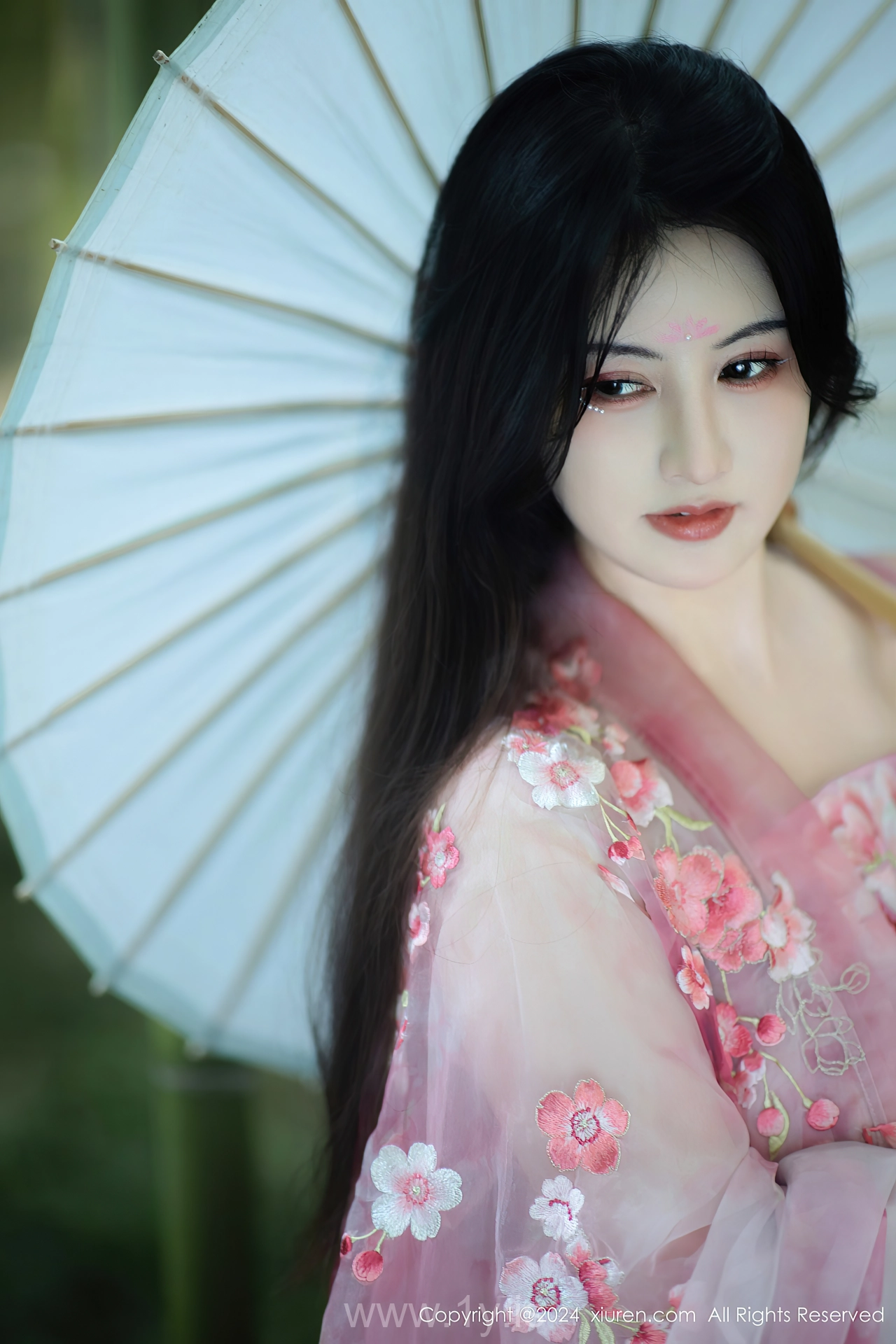 XIUREN(秀人网) No.9100 Extraordinary & Shimmering Asian Homebody Girl 诗诗kiki