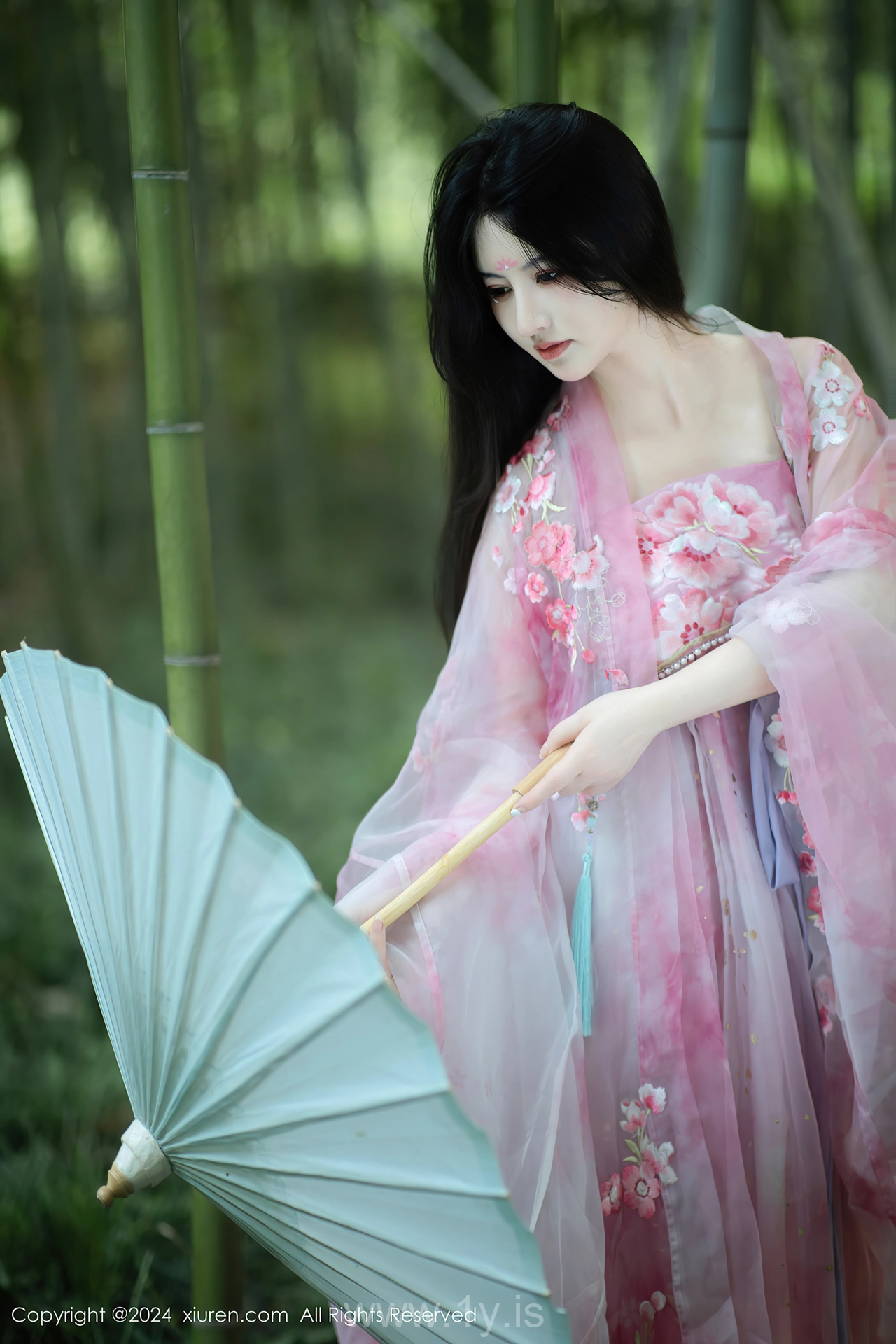 XIUREN(秀人网) No.9100 Extraordinary & Shimmering Asian Homebody Girl 诗诗kiki