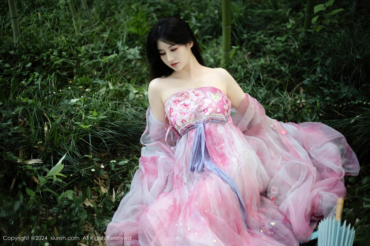 XIUREN(秀人网) No.9100 Extraordinary & Shimmering Asian Homebody Girl 诗诗kiki