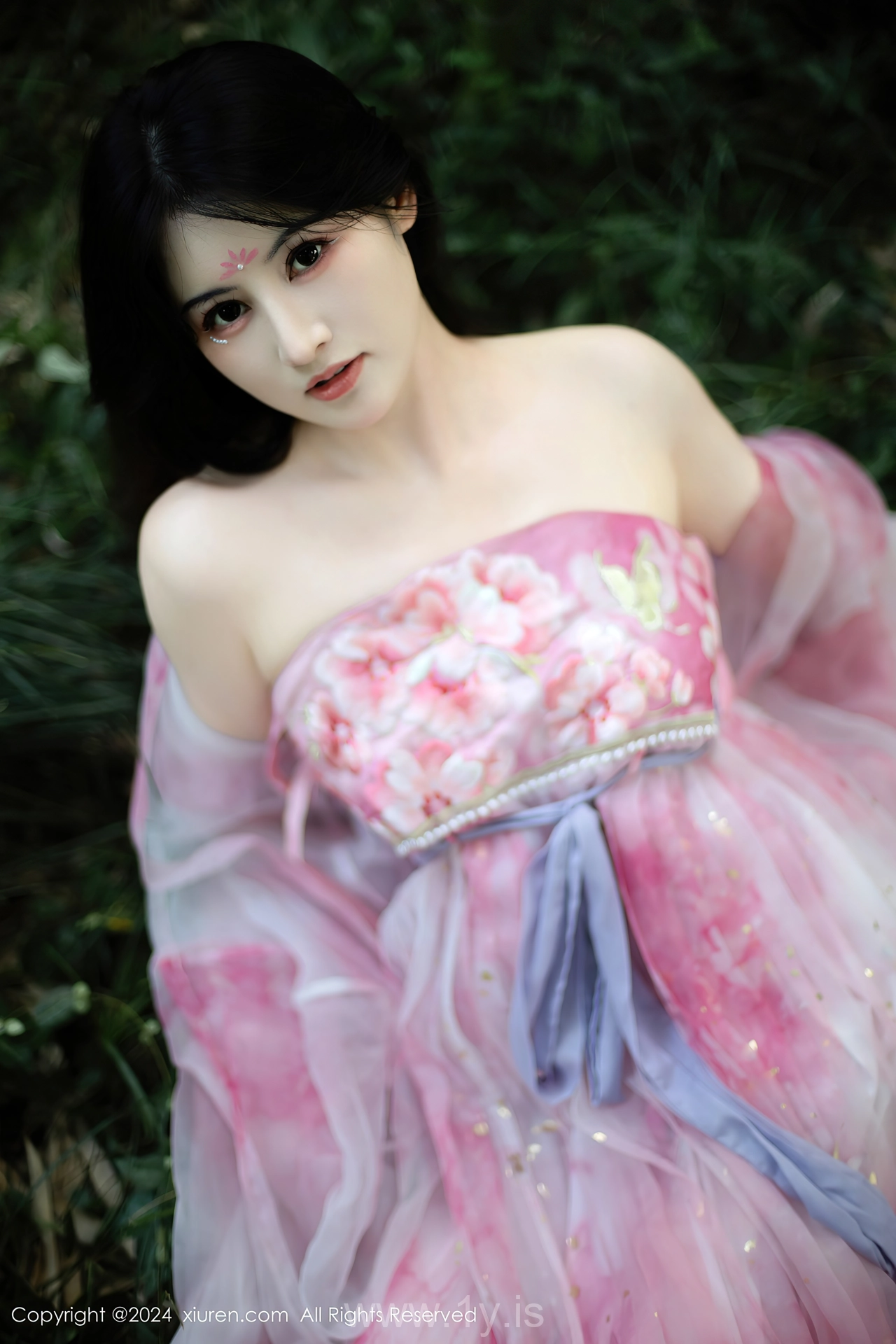 XIUREN(秀人网) No.9100 Extraordinary & Shimmering Asian Homebody Girl 诗诗kiki