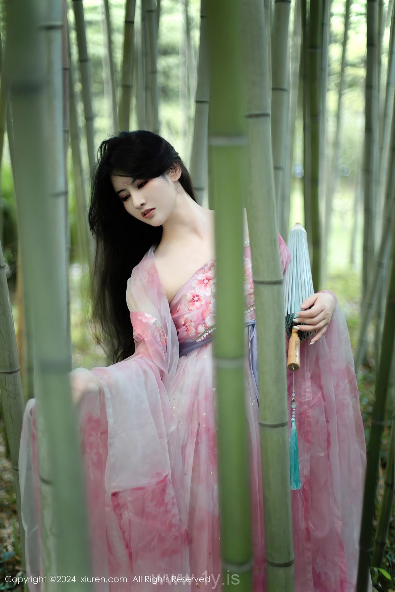 XIUREN(秀人网) No.9100 Extraordinary & Shimmering Asian Homebody Girl 诗诗kiki