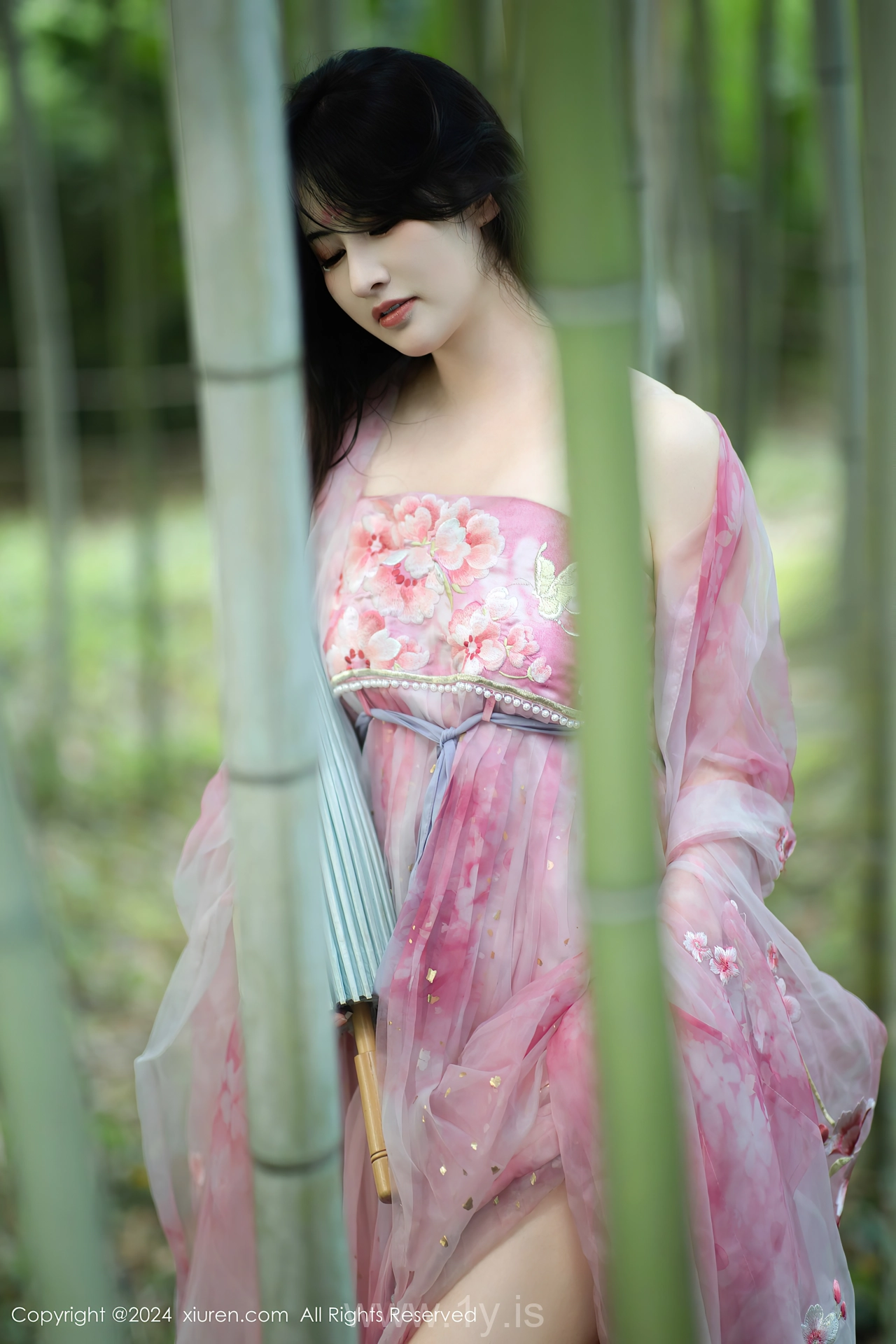 XIUREN(秀人网) No.9100 Extraordinary & Shimmering Asian Homebody Girl 诗诗kiki