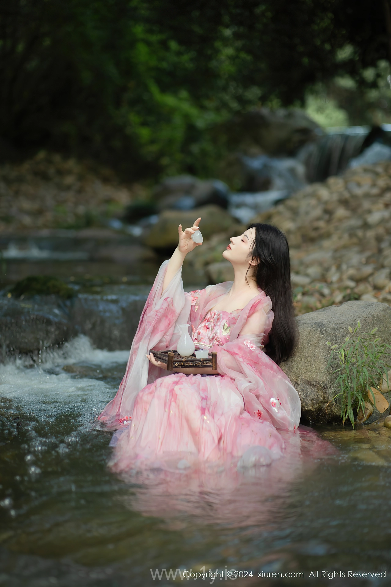 XIUREN(秀人网) No.9100 Extraordinary & Shimmering Asian Homebody Girl 诗诗kiki