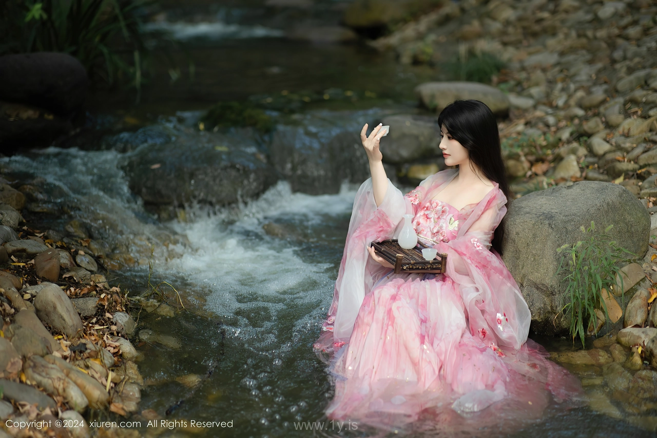 XIUREN(秀人网) No.9100 Extraordinary & Shimmering Asian Homebody Girl 诗诗kiki