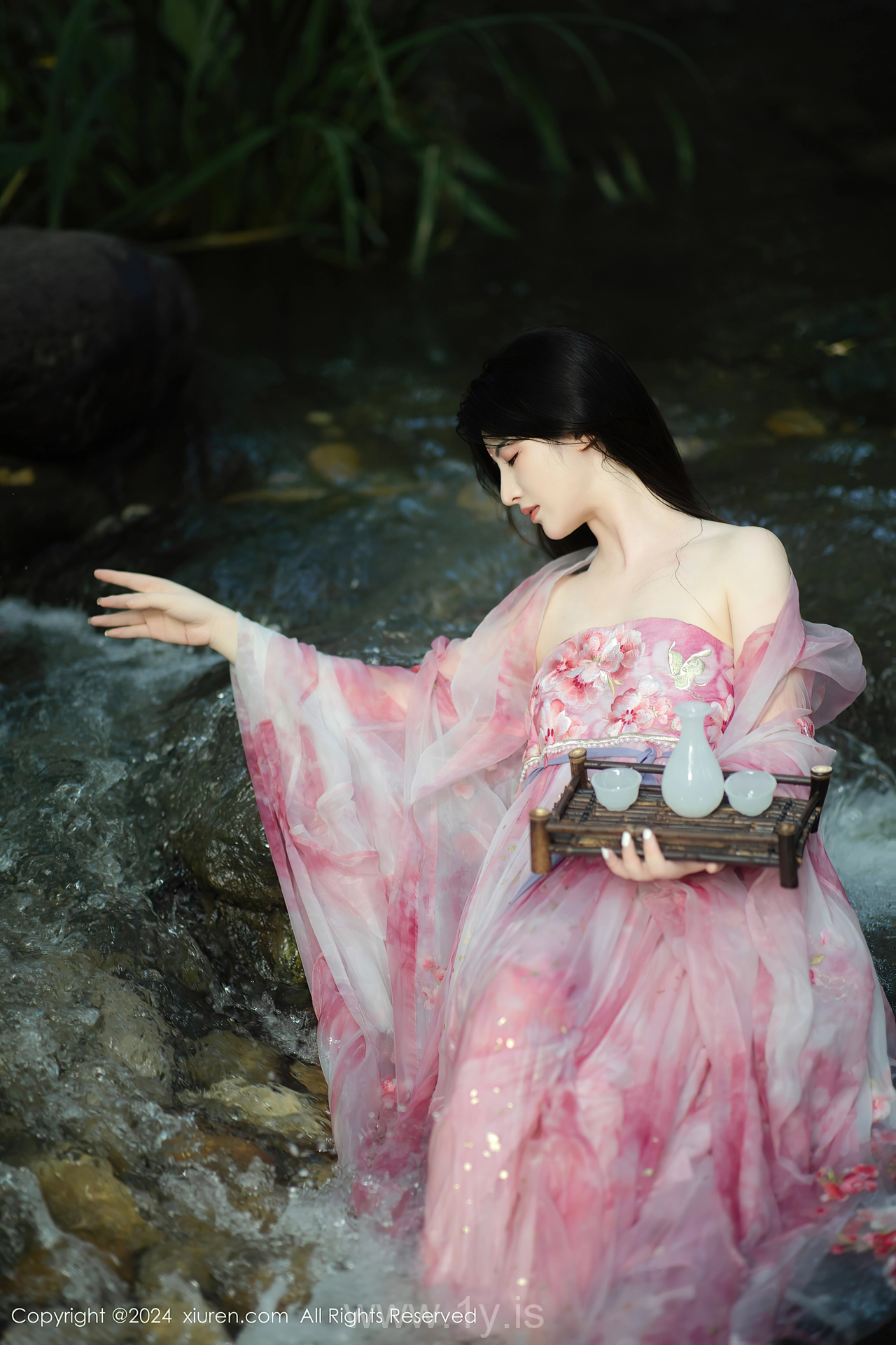 XIUREN(秀人网) No.9100 Extraordinary & Shimmering Asian Homebody Girl 诗诗kiki