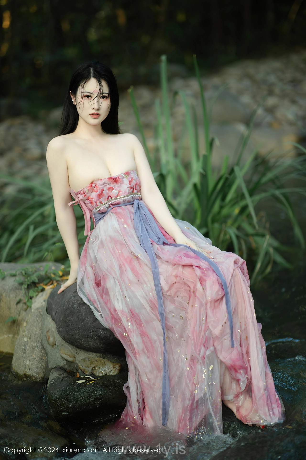 XIUREN(秀人网) No.9100 Extraordinary & Shimmering Asian Homebody Girl 诗诗kiki