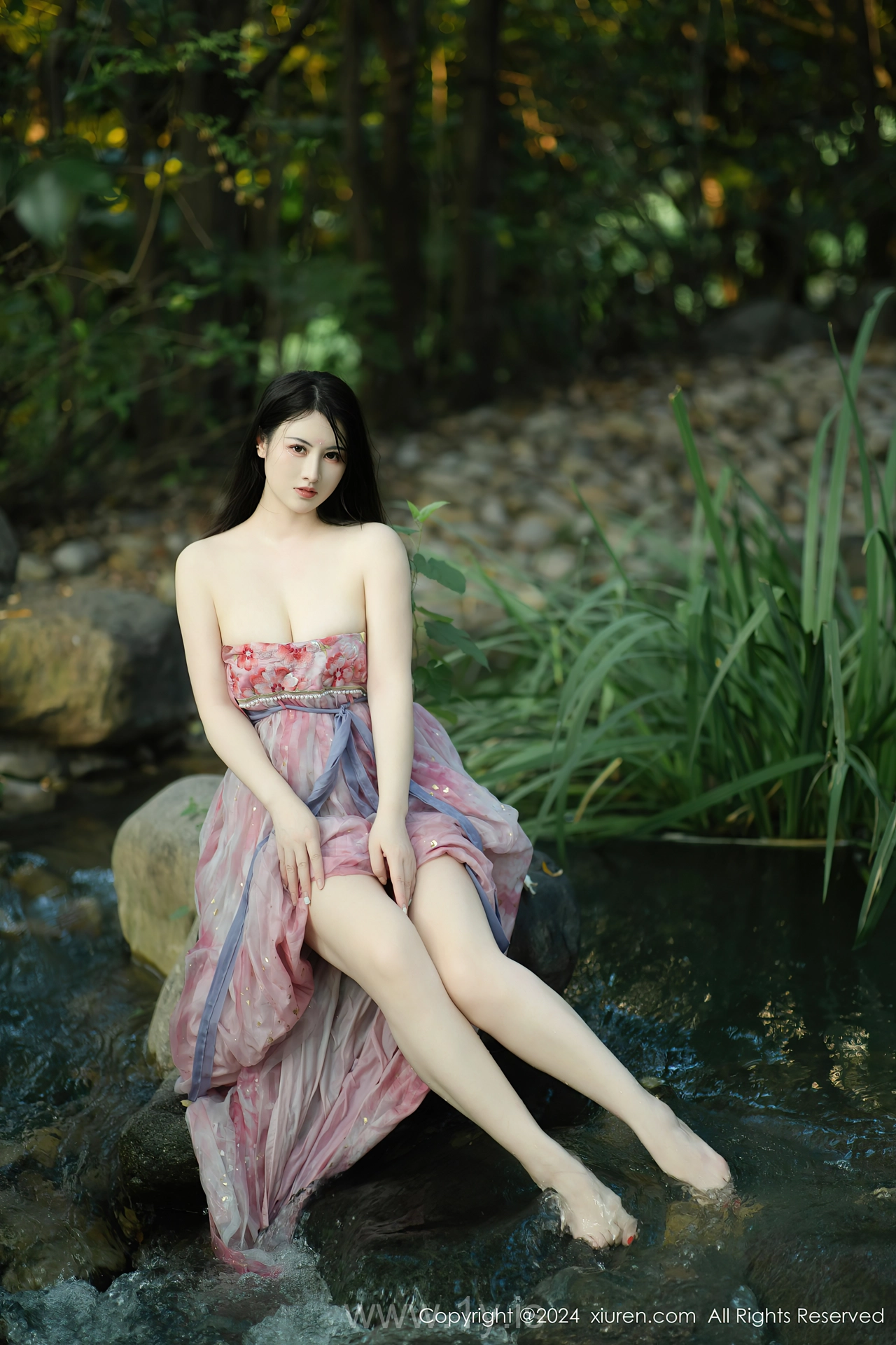 XIUREN(秀人网) No.9100 Extraordinary & Shimmering Asian Homebody Girl 诗诗kiki