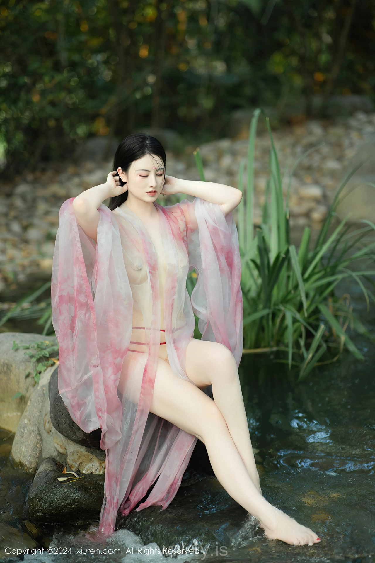 XIUREN(秀人网) No.9100 Extraordinary & Shimmering Asian Homebody Girl 诗诗kiki