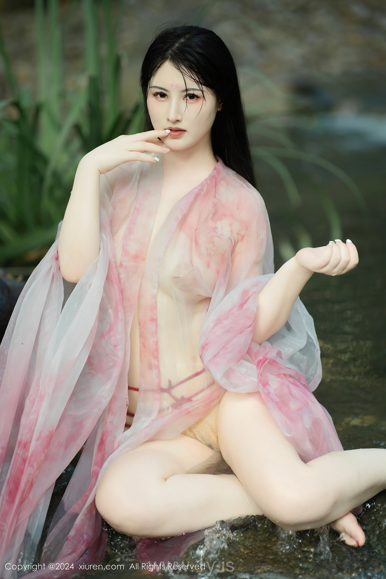 XIUREN(秀人网) No.9100 Extraordinary & Shimmering Asian Homebody Girl 诗诗kiki