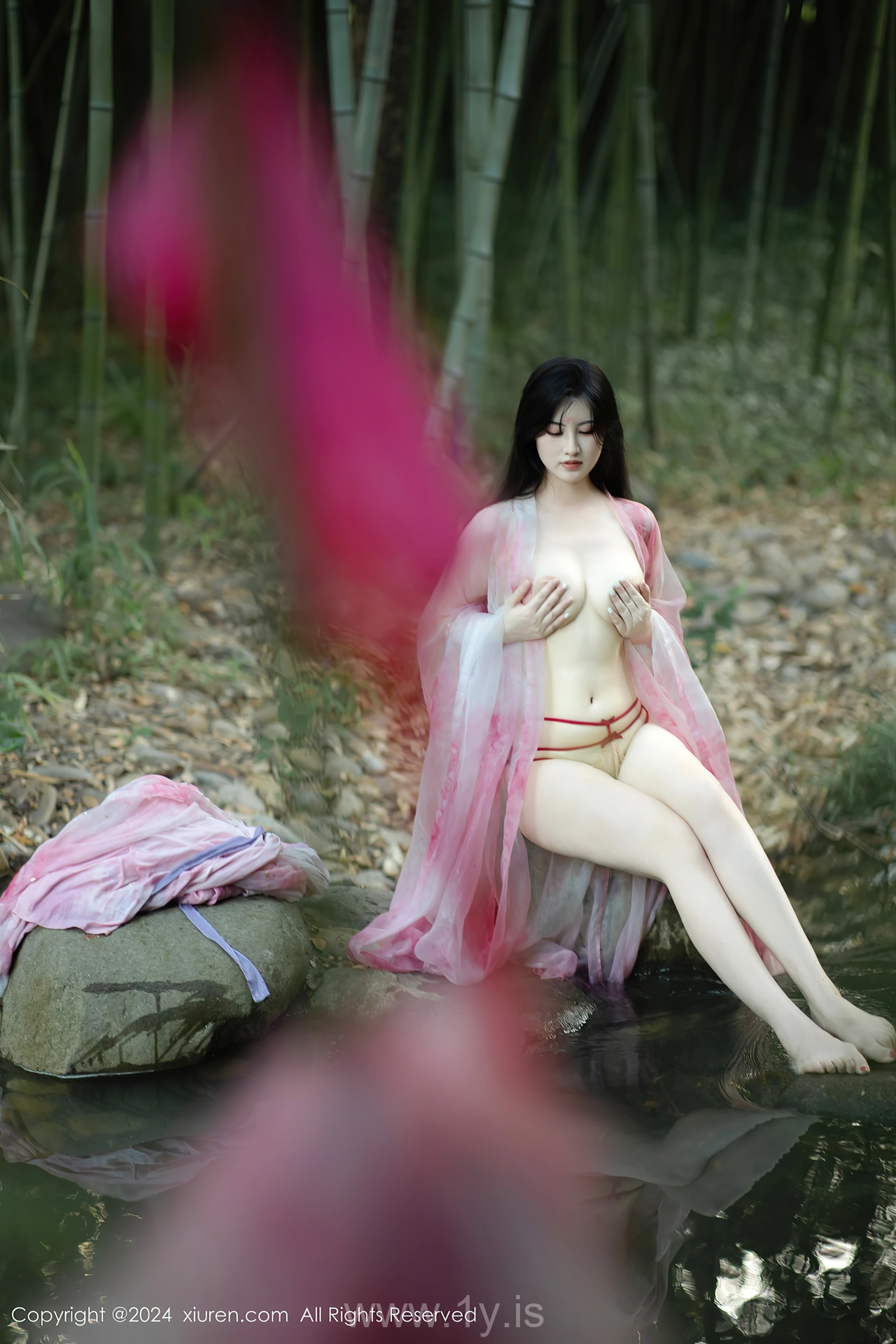 XIUREN(秀人网) No.9100 Extraordinary & Shimmering Asian Homebody Girl 诗诗kiki