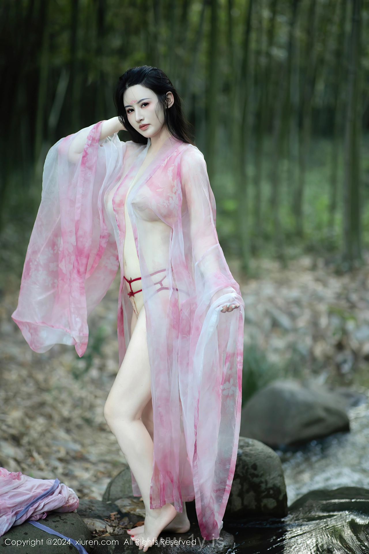 XIUREN(秀人网) No.9100 Extraordinary & Shimmering Asian Homebody Girl 诗诗kiki