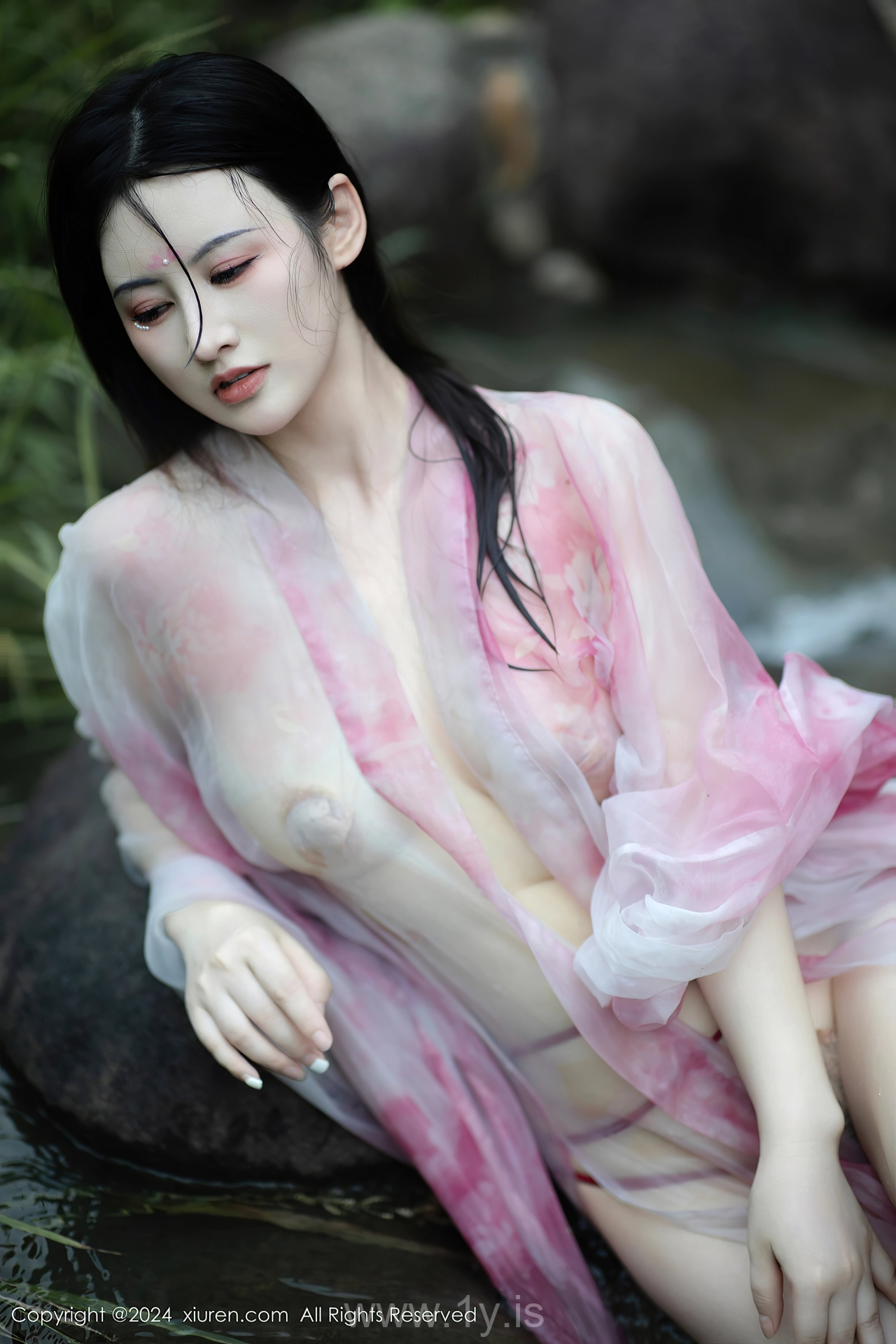 XIUREN(秀人网) No.9100 Extraordinary & Shimmering Asian Homebody Girl 诗诗kiki