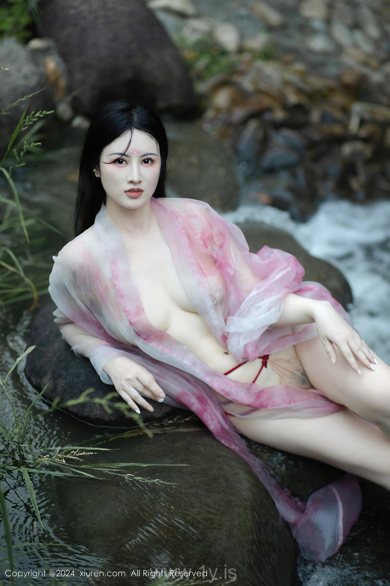 XIUREN(秀人网) No.9100 Extraordinary & Shimmering Asian Homebody Girl 诗诗kiki