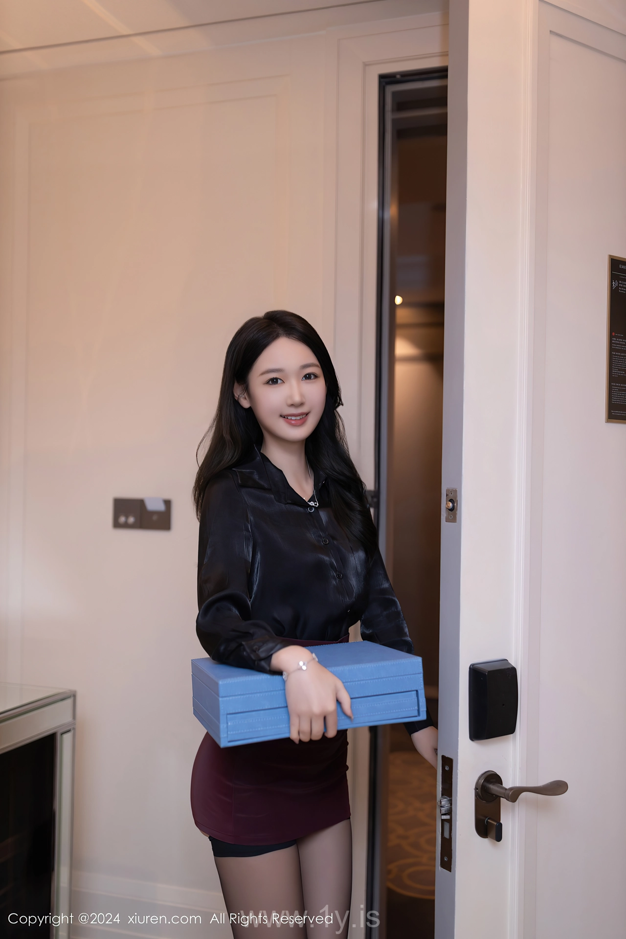 XIUREN(秀人网) No.9102 Enigmatic & Slim Asian Girl 唐安琪