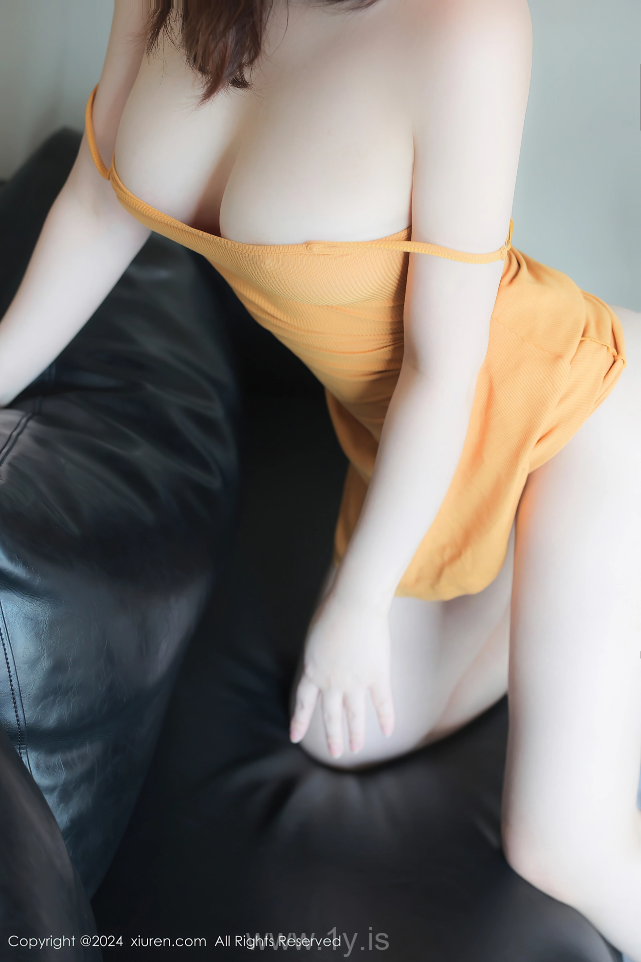 XIUREN(秀人网) No.9103 Fashionable Asian Femme fatale 麻布学妹