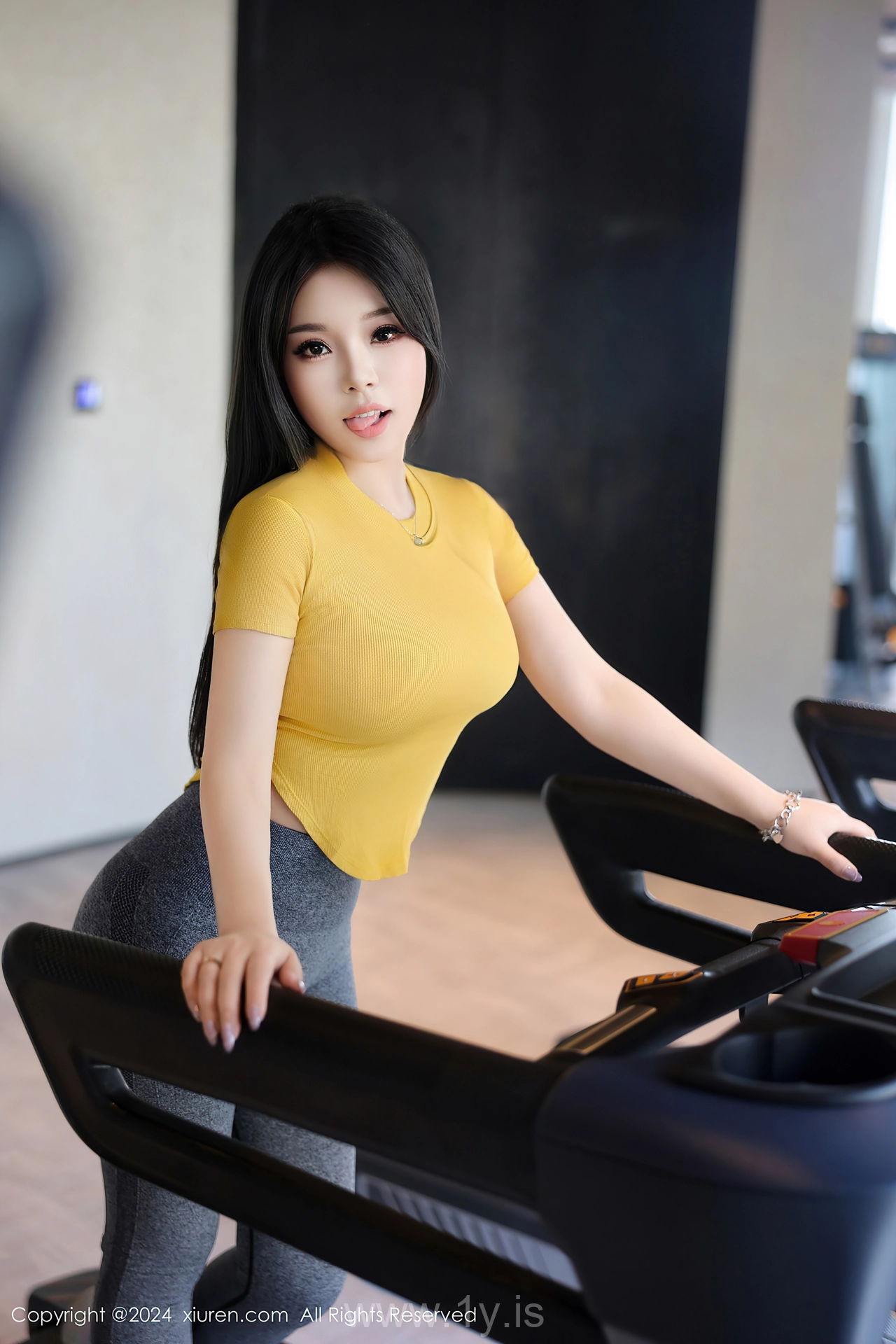 XIUREN(秀人网) No.9117 Dazzling & Decent Asian Belle 麦田