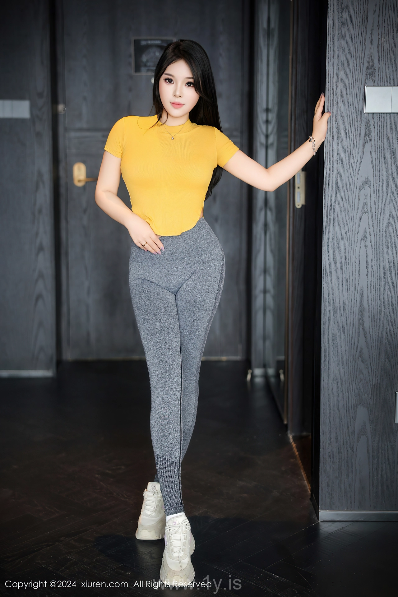 XIUREN(秀人网) No.9117 Dazzling & Decent Asian Belle 麦田