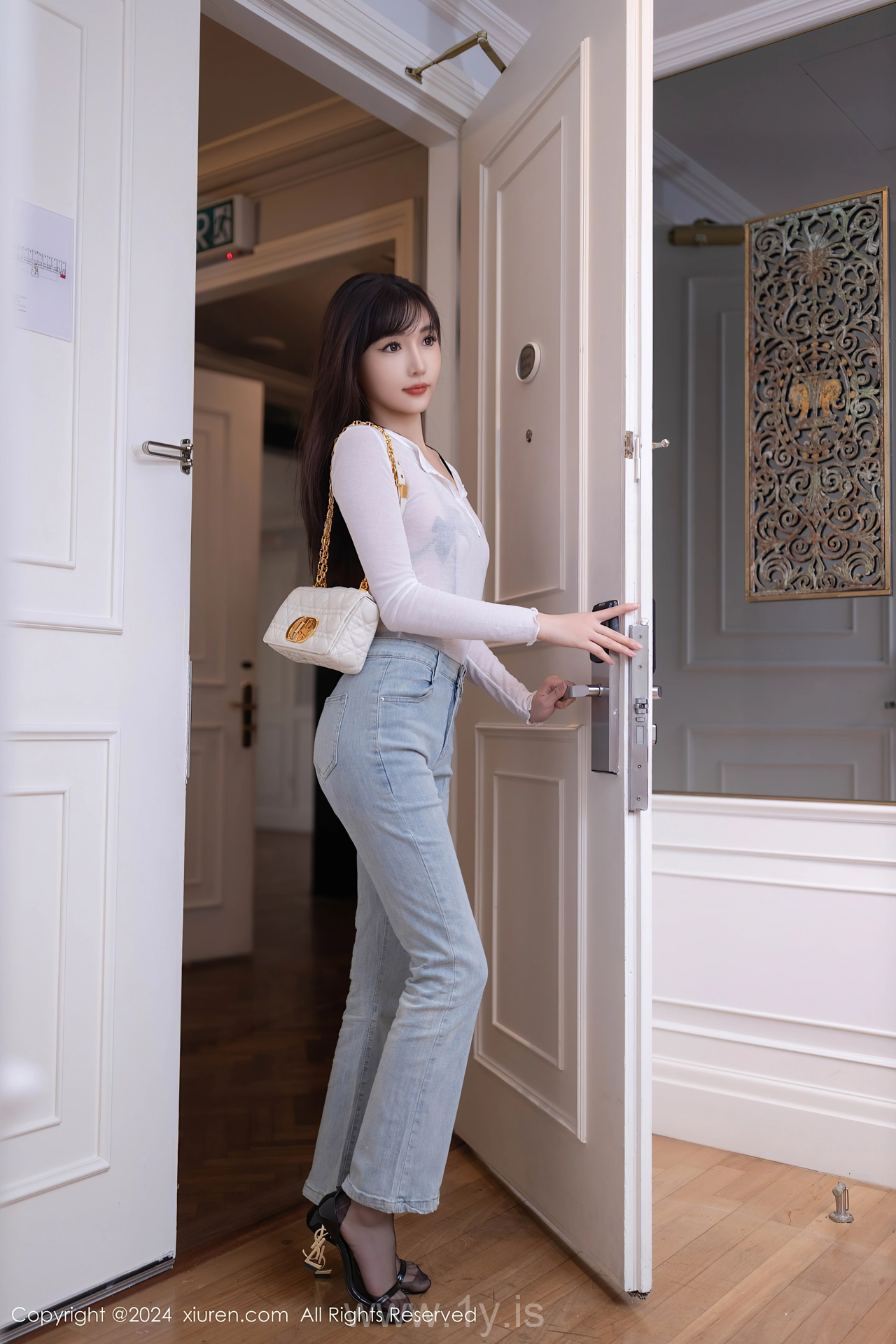 XIUREN(秀人网) No.9118 Seductive & Delicate Chinese Women 陆萱萱