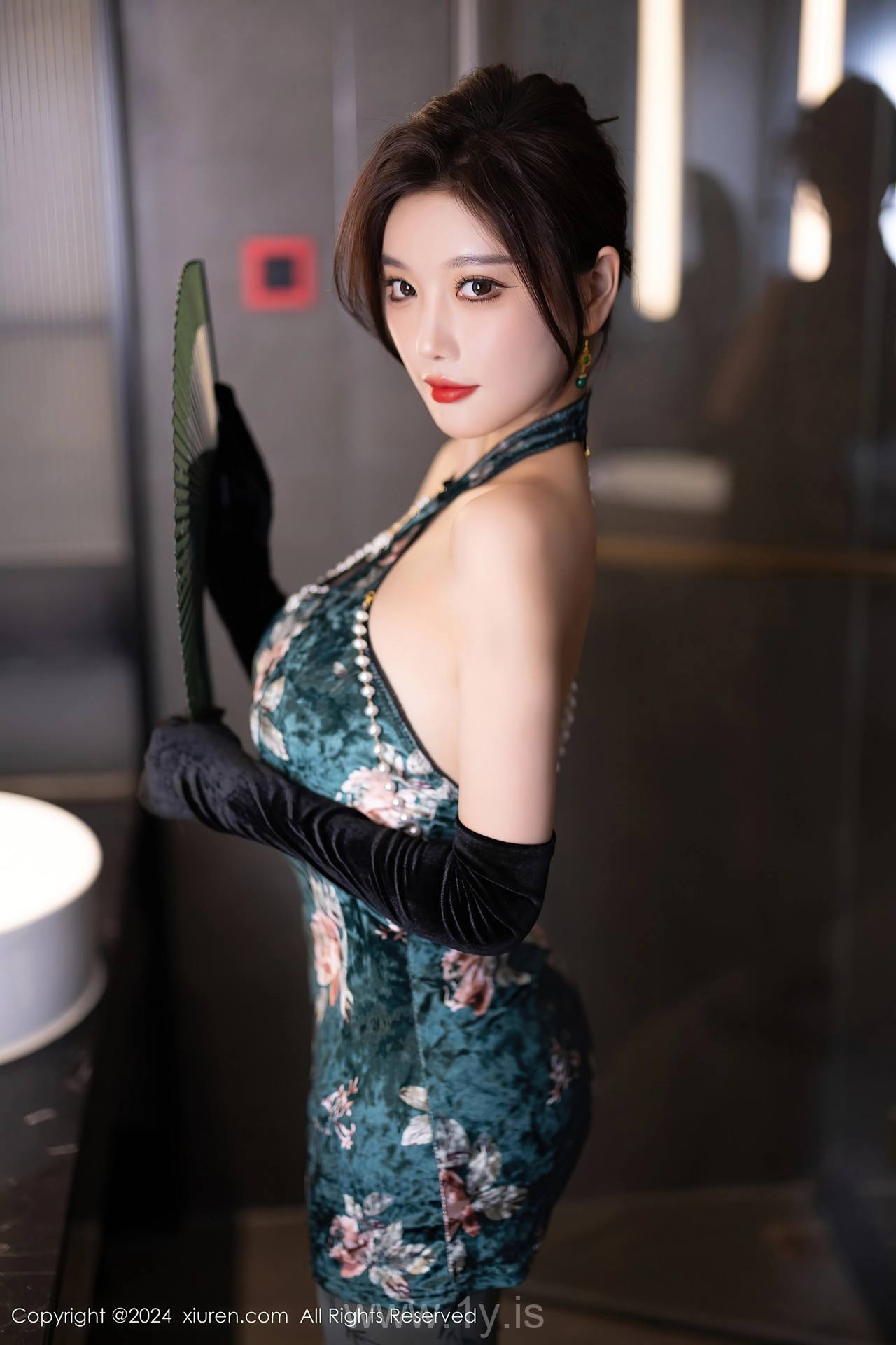 XIUREN(秀人网) No.9165 Flawless Asian Mature Princess 杨晨晨Yome