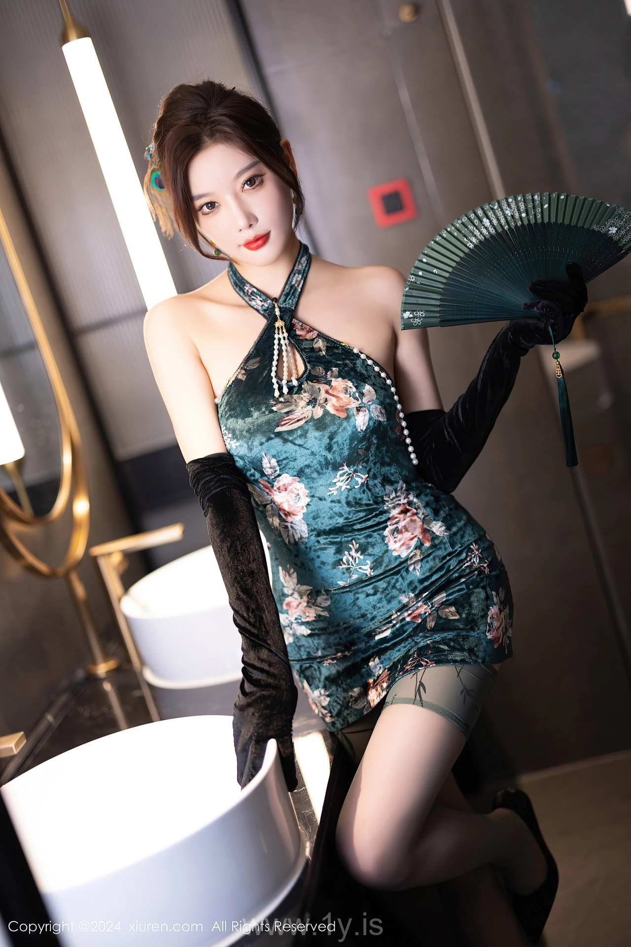 XIUREN(秀人网) No.9165 Flawless Asian Mature Princess 杨晨晨Yome