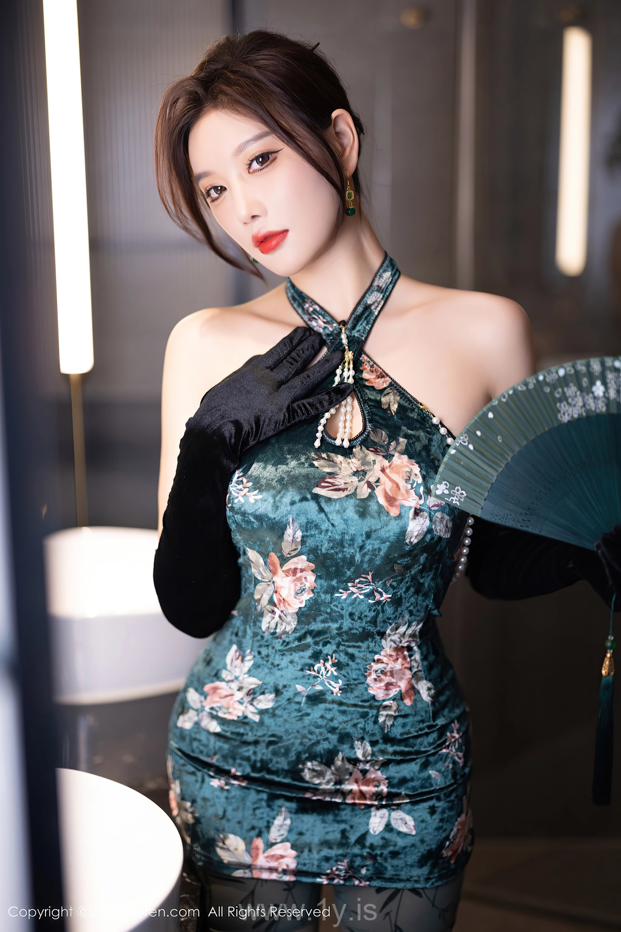 XIUREN(秀人网) No.9165 Flawless Asian Mature Princess 杨晨晨Yome