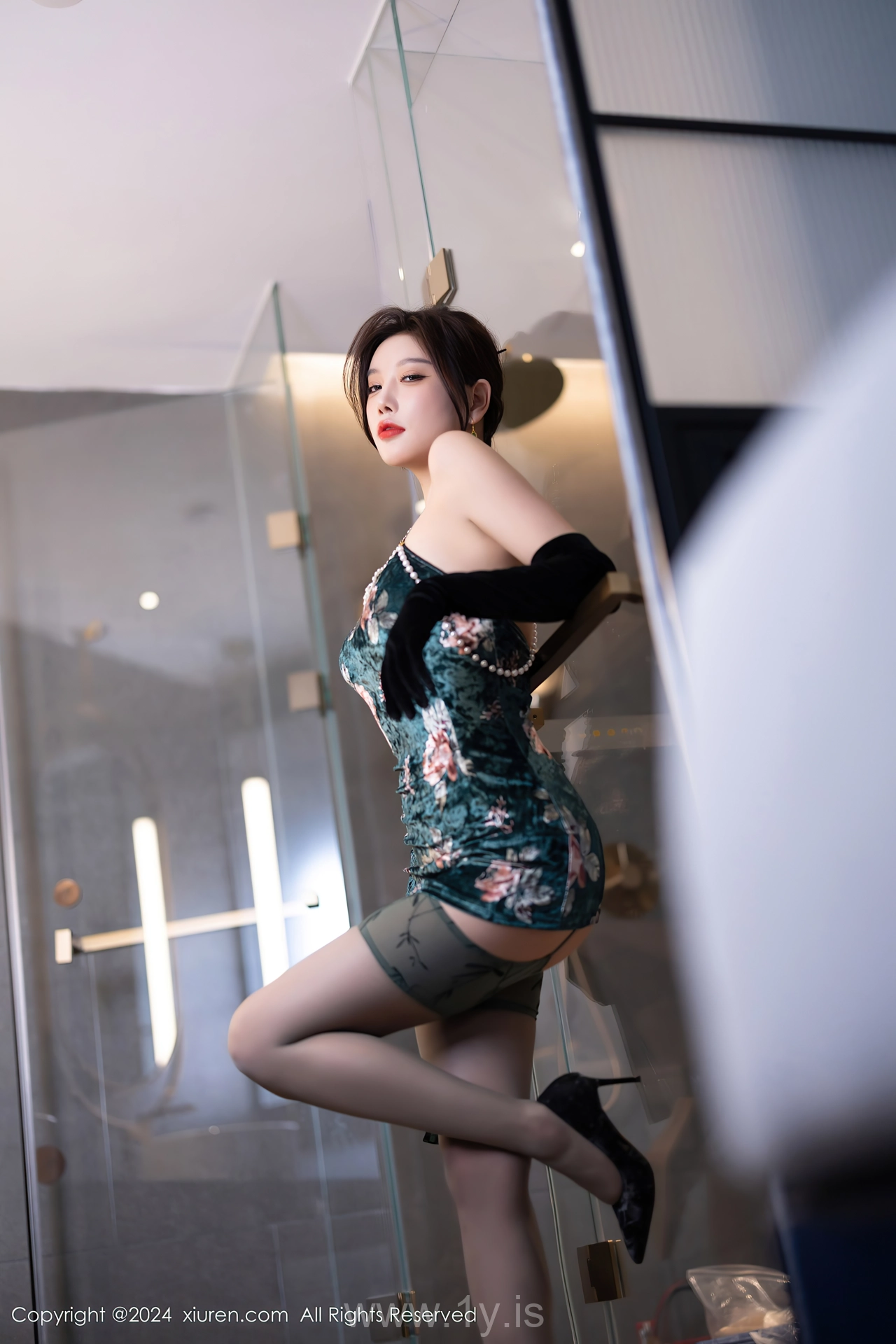 XIUREN(秀人网) No.9165 Flawless Asian Mature Princess 杨晨晨Yome