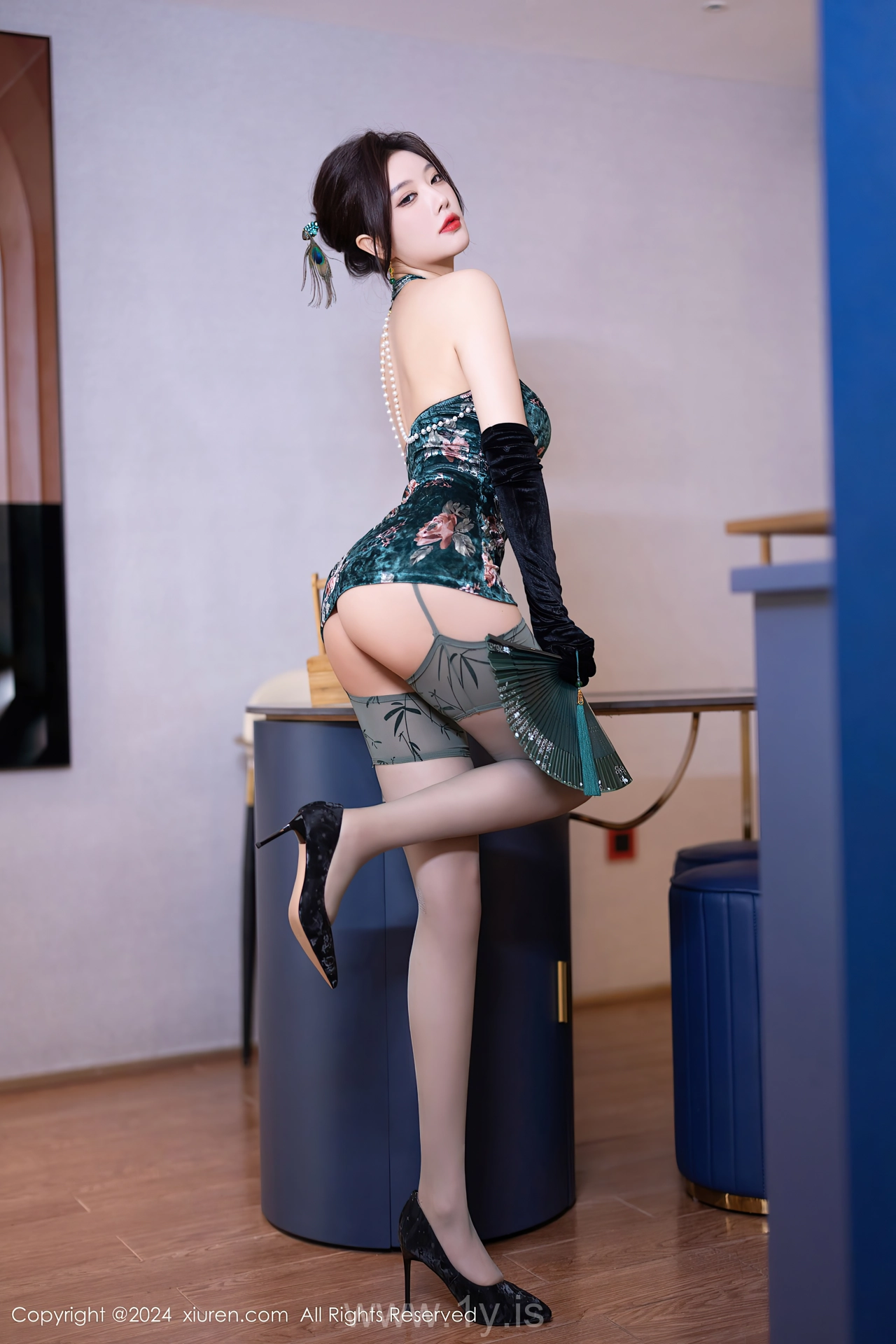 XIUREN(秀人网) No.9165 Flawless Asian Mature Princess 杨晨晨Yome