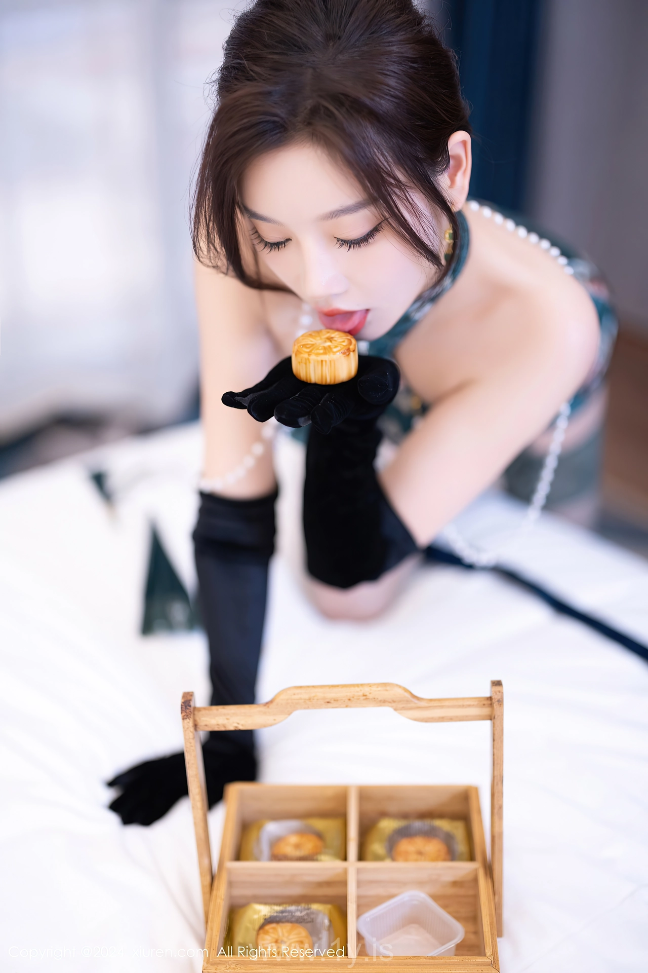 XIUREN(秀人网) No.9165 Flawless Asian Mature Princess 杨晨晨Yome