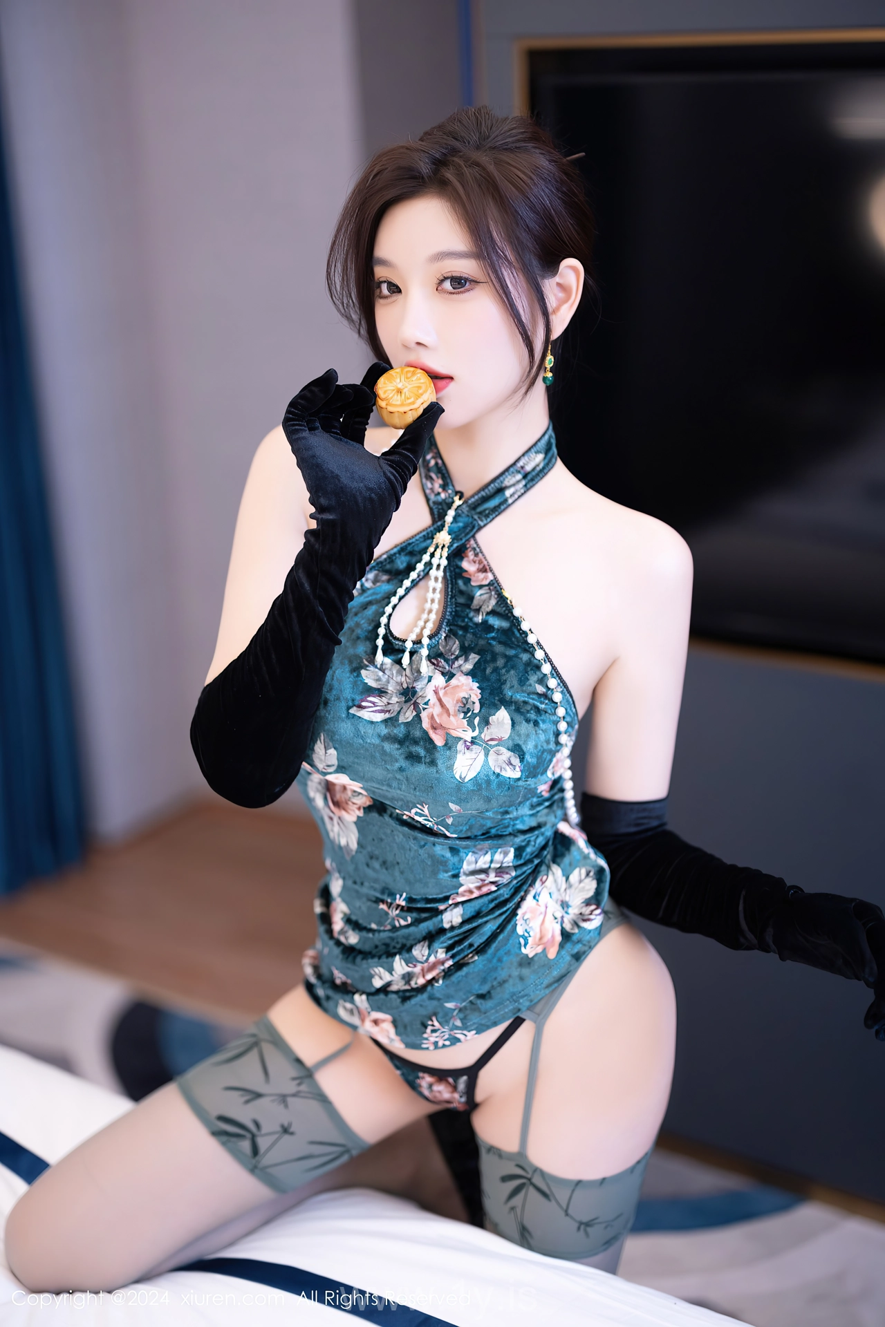 XIUREN(秀人网) No.9165 Flawless Asian Mature Princess 杨晨晨Yome