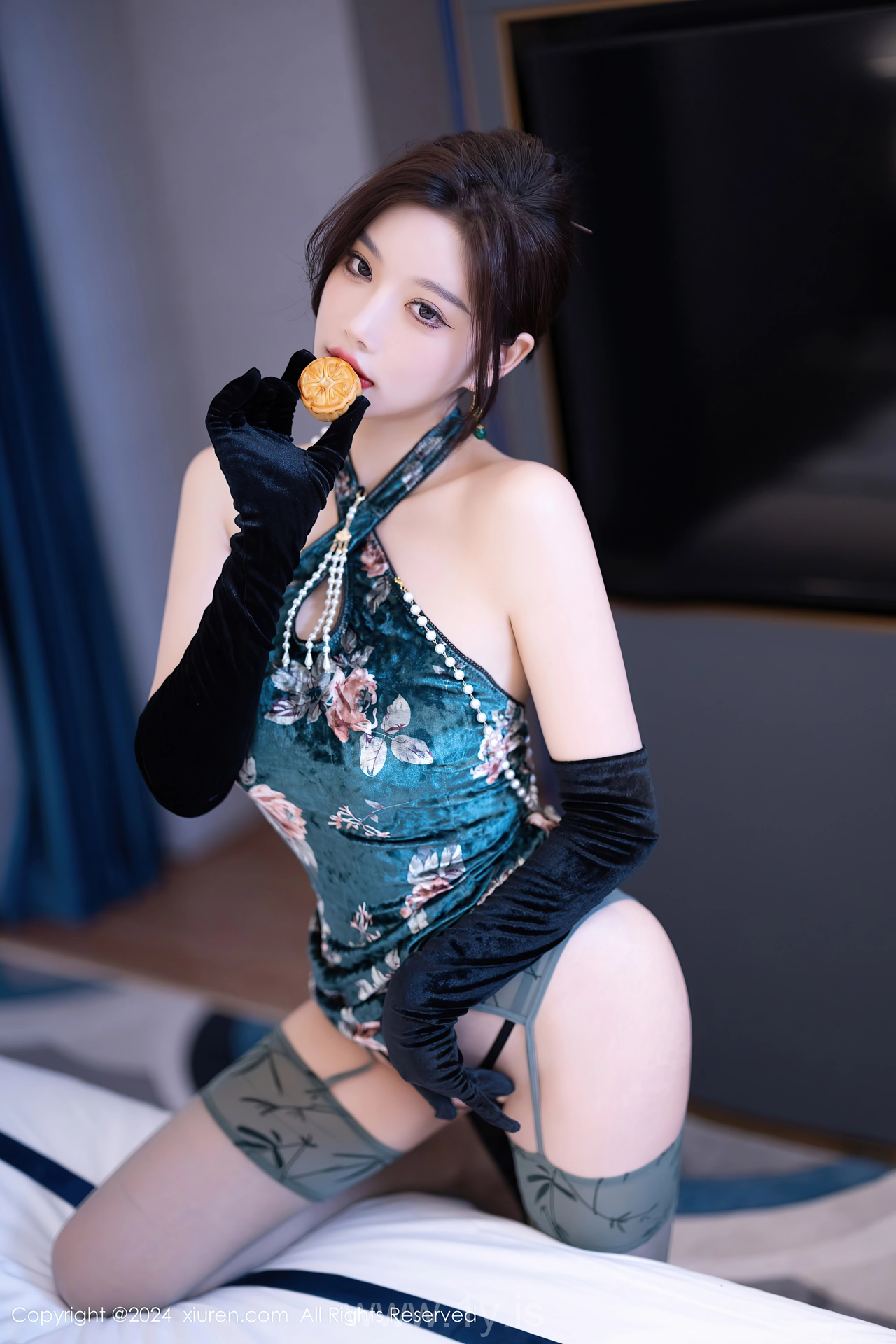 XIUREN(秀人网) No.9165 Flawless Asian Mature Princess 杨晨晨Yome