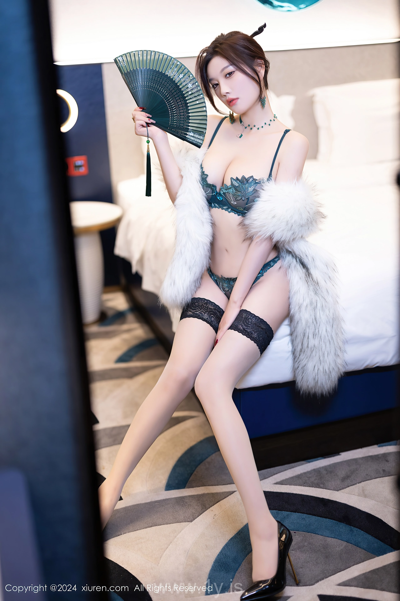 XIUREN(秀人网) No.9165 Flawless Asian Mature Princess 杨晨晨Yome