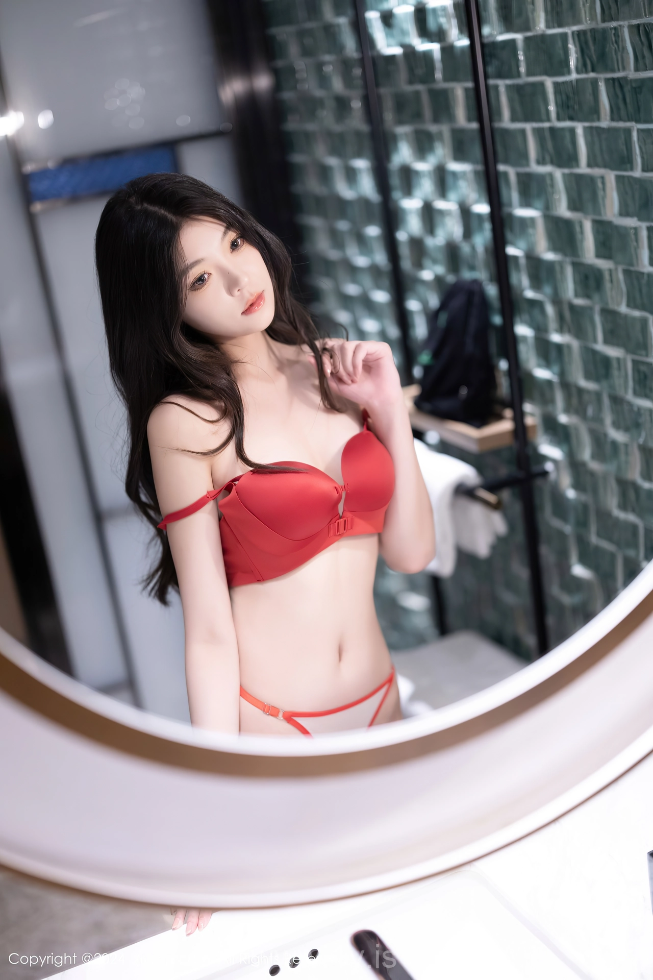 XIUREN(秀人网) No.9169 Seductive & Pretty Chinese Femme fatale 初梦瑶