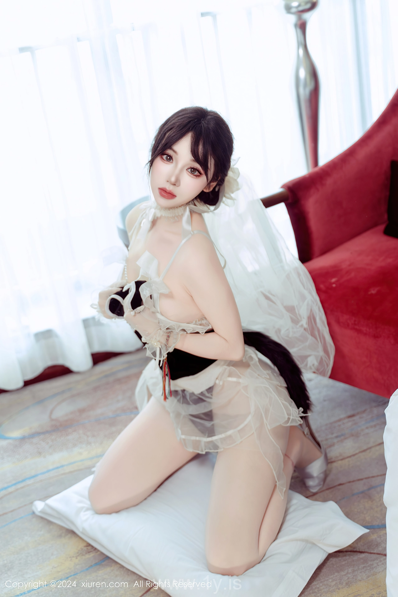 XIUREN(秀人网) No.9197 Chic Chinese Cougar 汐汐爱吃草莓