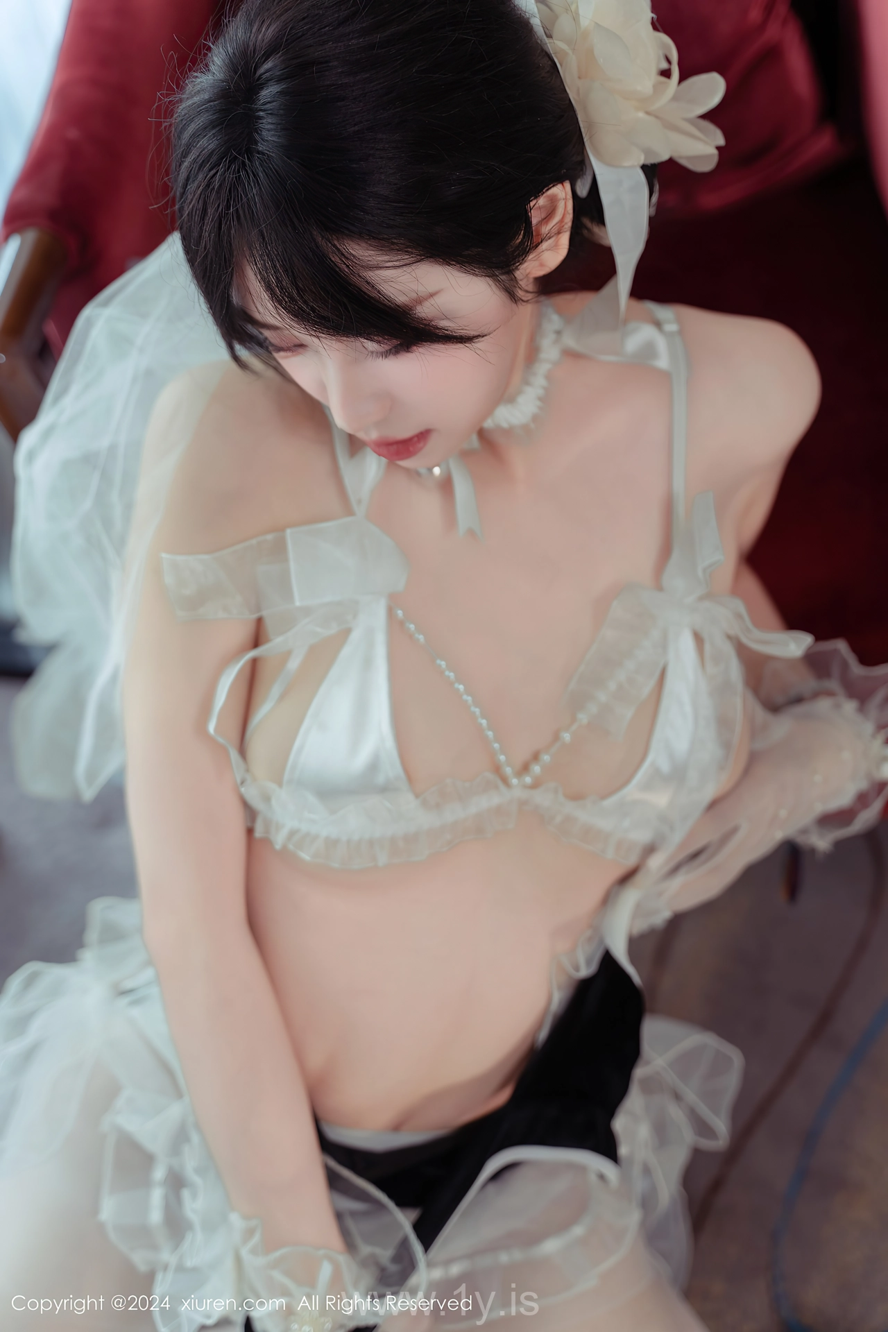 XIUREN(秀人网) No.9197 Chic Chinese Cougar 汐汐爱吃草莓