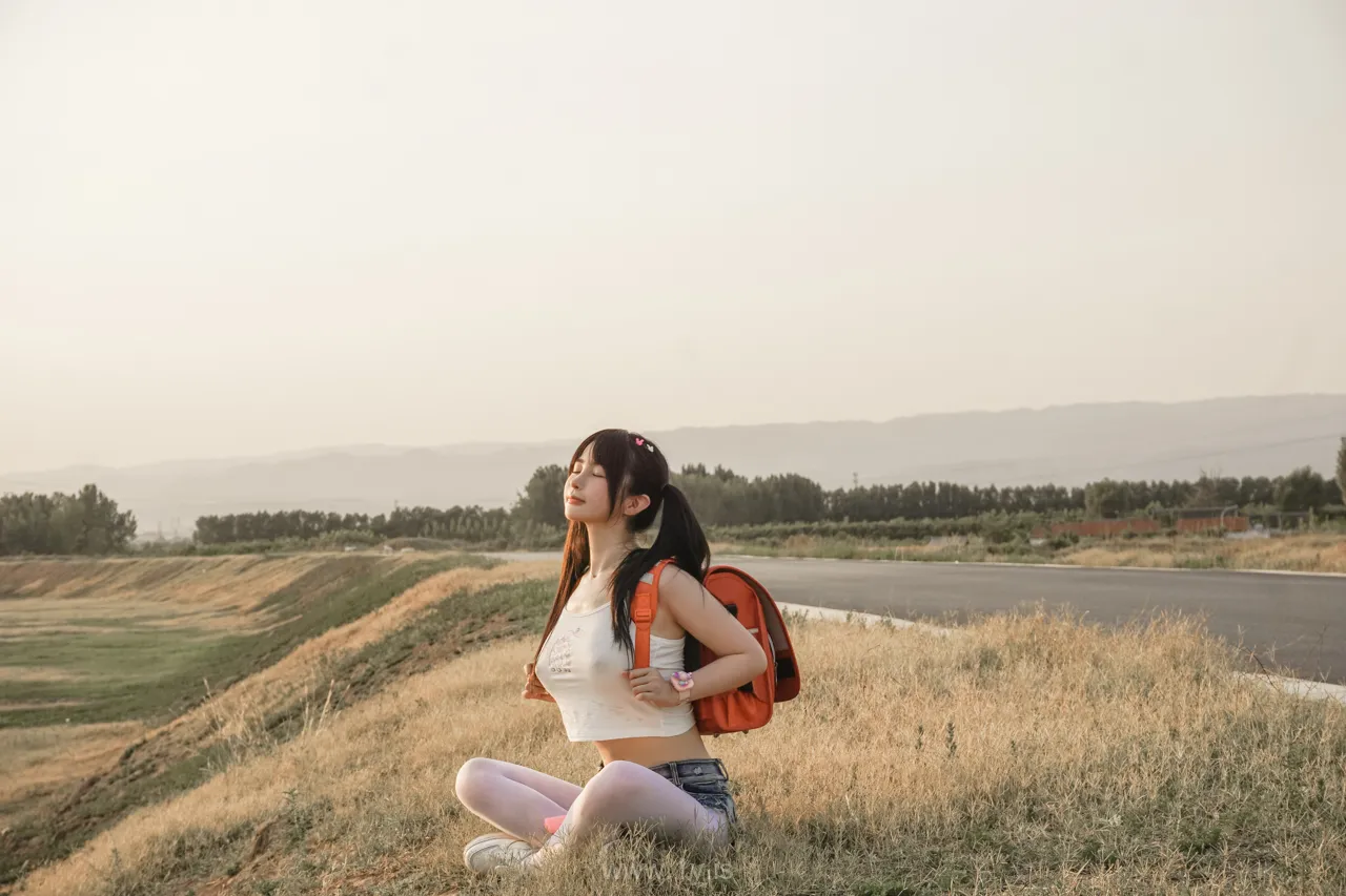 桜井宁宁 NO.055  Sensual young lady carrying a red backpack