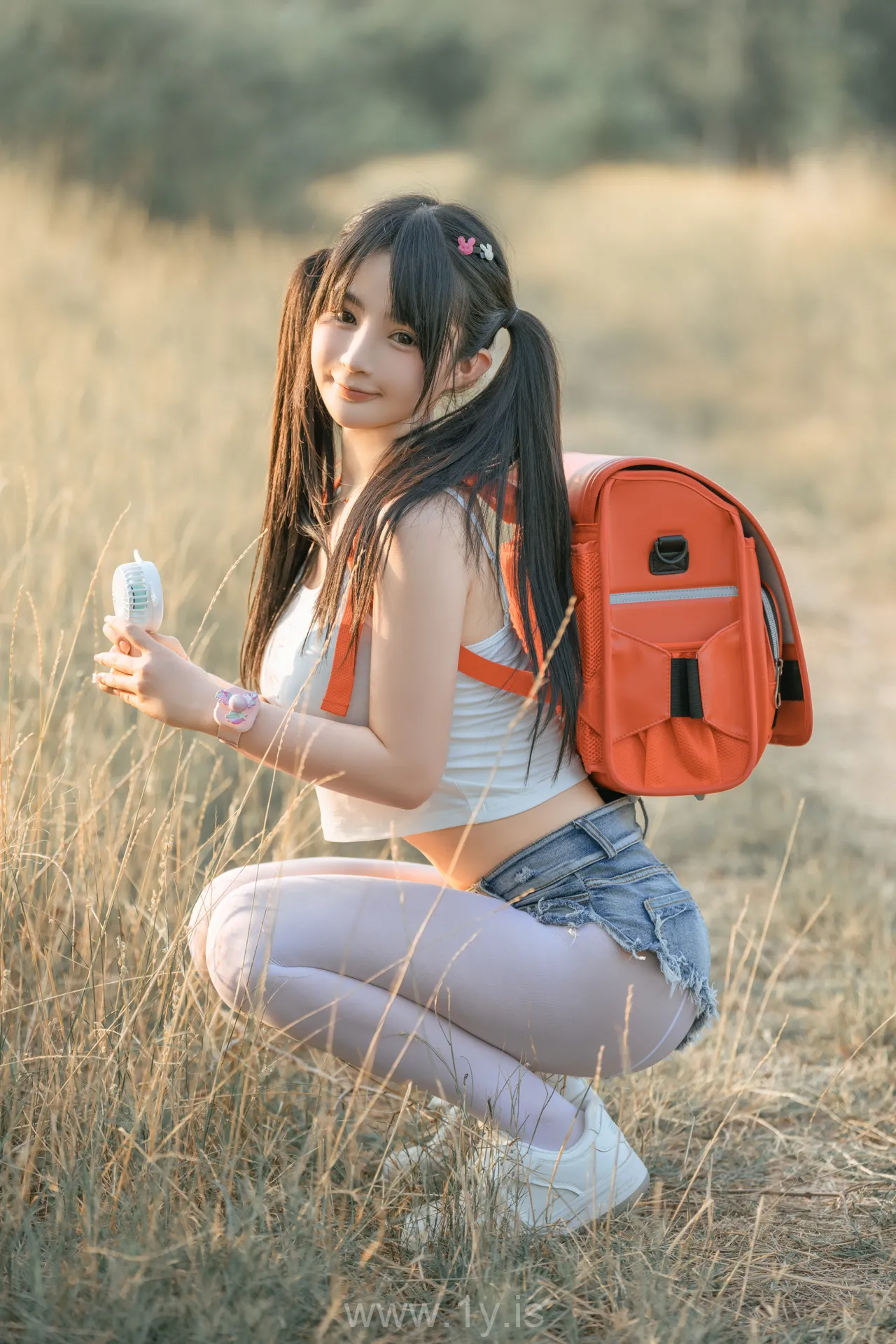 桜井宁宁 NO.055  Sensual young lady carrying a red backpack