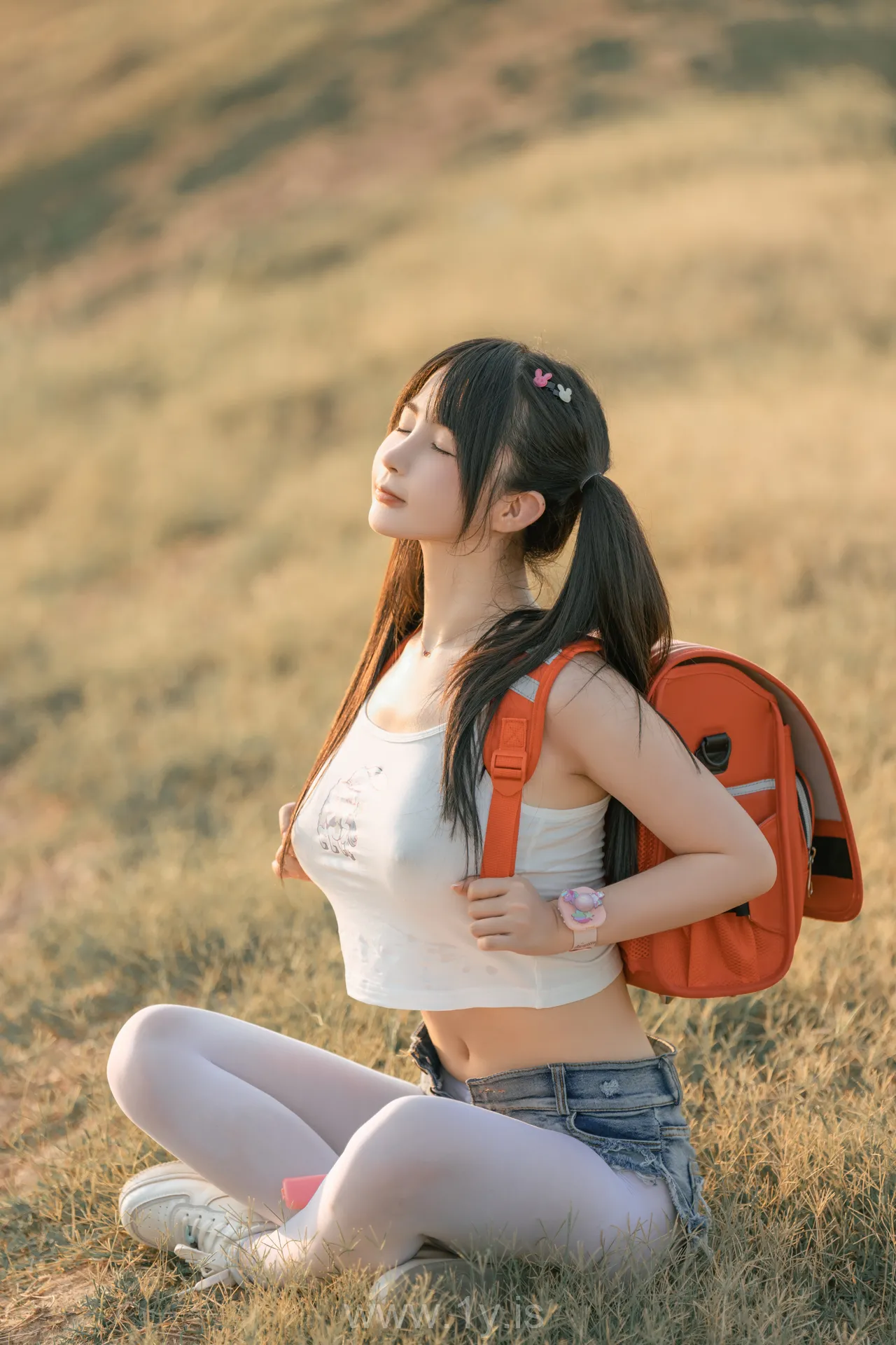 桜井宁宁 NO.055  Sensual young lady carrying a red backpack