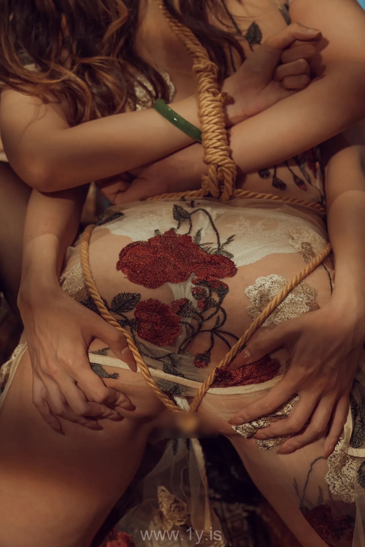 云溪溪 NO.05 奶桃 捆绑旗袍百合